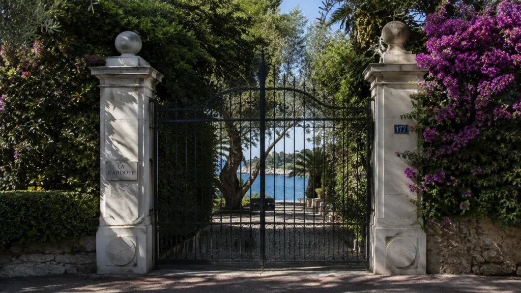 cap d'antibes luxury hotels , hotels in cap d antibes, best hotels cap d antibes, hotel du cap eden roc antibes, villa fabulite cap d antibes, hotel miramar cap d antibes, billionaires bay antibes, hotel juana antibes, hotel belles rives antibes