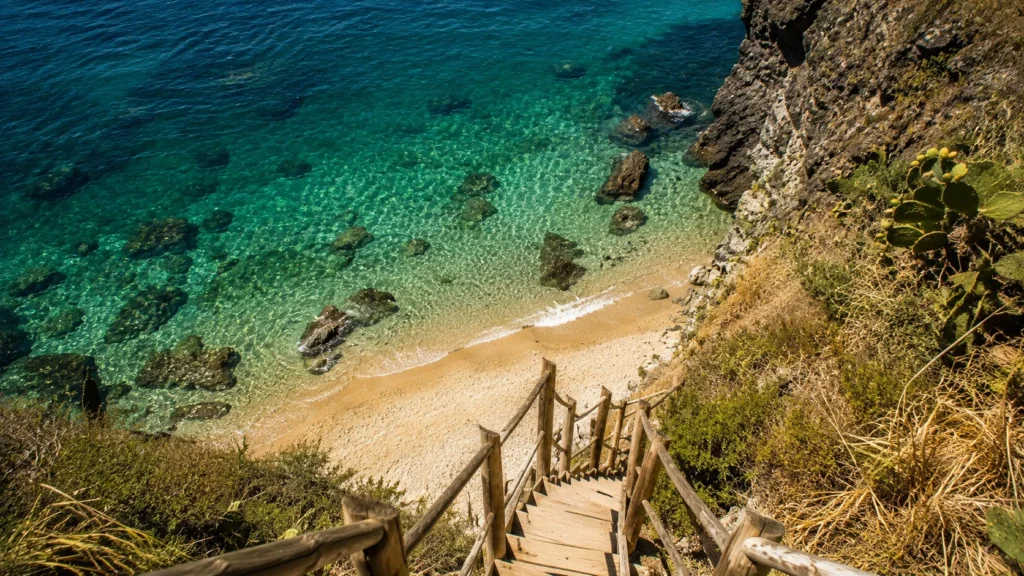 Capo Vaticano snorkeling , Baia di Grotticelle, Praia i Focu beach, Capo Vaticano lighthouse, best beaches in Ricadi