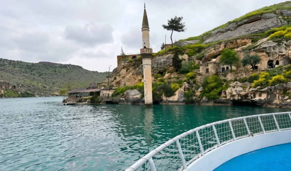 halfeti travel guide, is halfeti worth visiting, sunken city turkey, race across the world 