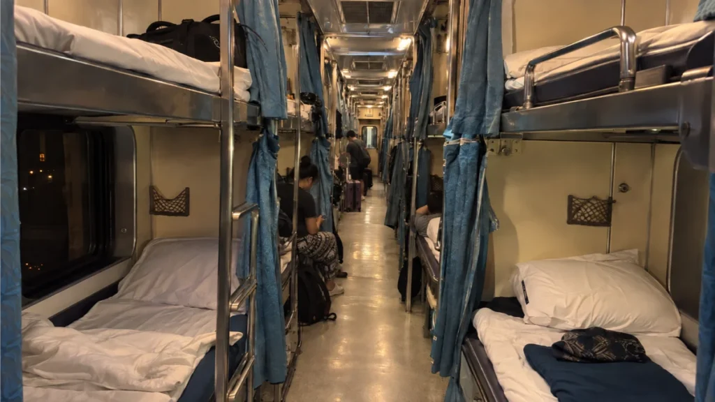 how to get from Bangkok to Chiang Mai , Bangkok to Chiang Mai sleeper train, Bangkok to Chiang Mai flight, Chiang Mai train station