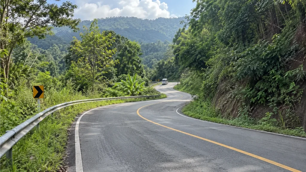 how to get from Chiang Mai to Pai , Chiang Mai to Pai minibus, Chiang Mai to Pai road, Pai motorbike safety