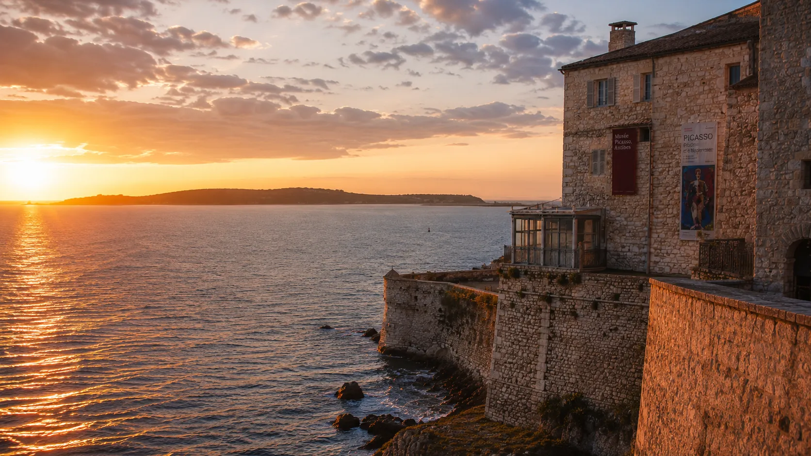 antibes vs juan-les-pins , cap d antibes vs juan les pins, where to stay antibes or juan les pins, antibes or juan les pins, difference between antibes and juan les pins