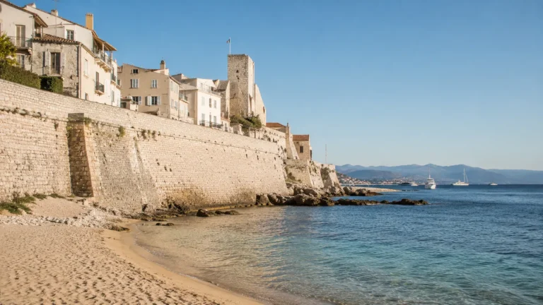 best beaches in Antibes , beaches near antibes, best beach near antibes, plage de la garoupe antibes france, private beach clubs antibes, La Pinède beach Juan-les-Pins