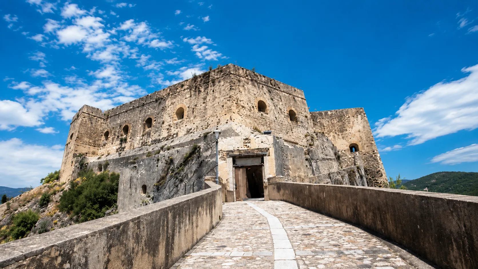 Nicotera guide , where to stay Nicotera, Nicotera Marina hotel, Ruffo castle Nicotera, authentic Calabrian village
