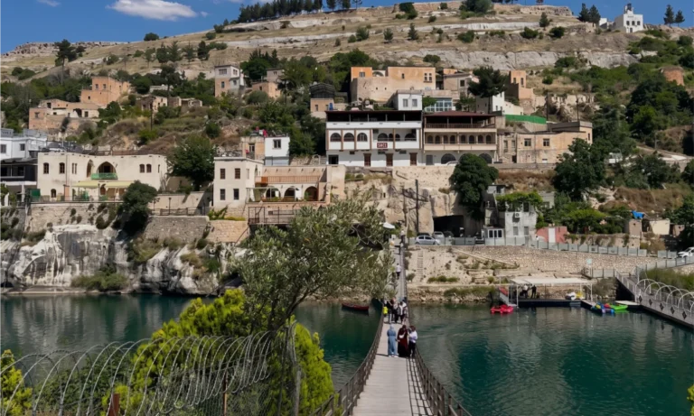 halfeti travel guide, is halfeti worth visiting, sunken city turkey, race across the world 