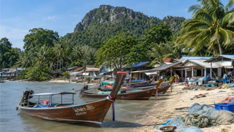 how to visit Emerald Cave without crowds Emerald Cave Koh Mook, Emerald Cave best time to visit, Koh Mook money tips